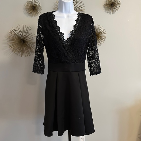 Elegant Black Lace Dress - Picture 1 of 4